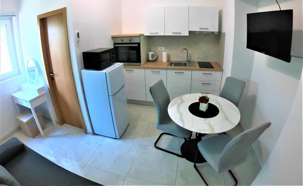 Apartman Tina Razanac Bagian luar foto